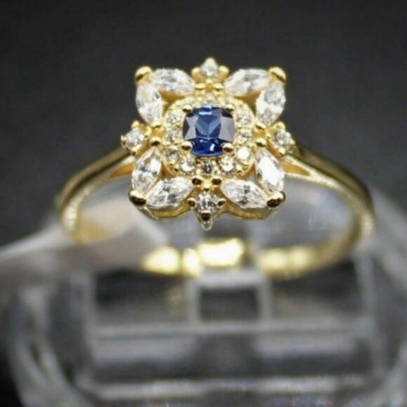 Elegant Gold Sapphire Flower Ring Cubic Zirconia Size 8 - Picture 1 of 9